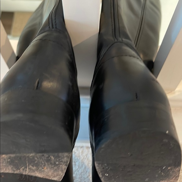 Frye Black leather Boots with Side Zipper - Picture 5 of 6